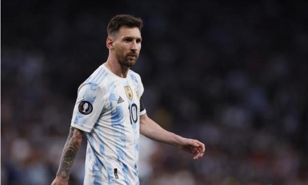 杨瀚森玄学现象：穿黑色球衣得分低，白色球衣得分高